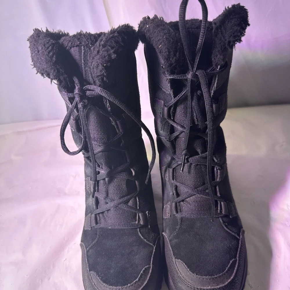 Columbia Women's Black and Gray Winter Boots